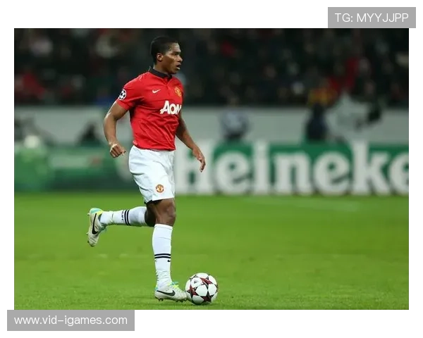 瓦伦西亚城市球场球迷高歌，助威球队保级关键战